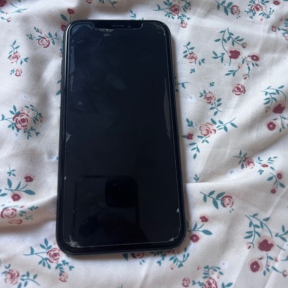 iPhone xr for sale - Picture 2 of 3